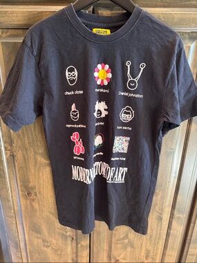 Chinatown Market Smiley Originals Modern History of Art T-Shirt M